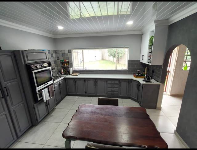 3 BEDROOM HOUSE FOR SALE IN SAFARI GARDENS